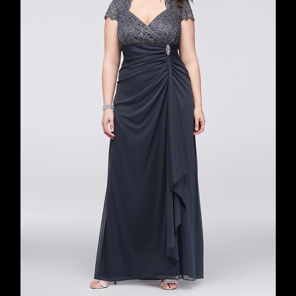 GATHERED JERSEY PLUS SIZE DRESS WITH LACE BODICE